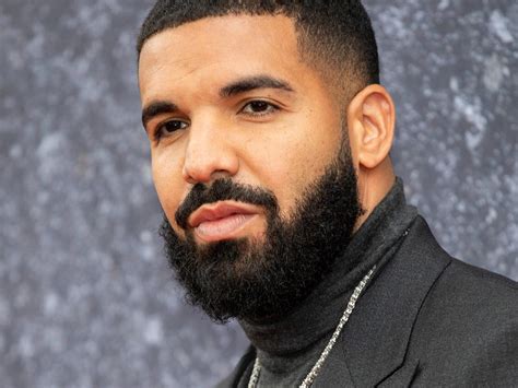 Drake shares photo from private jet hours after ‘leak’。